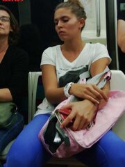 Salope a cul - legging dans le metro (une vraie pute)