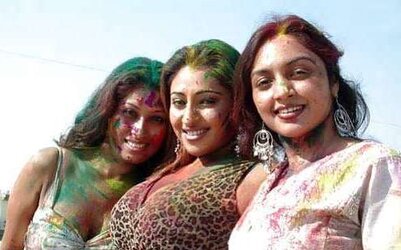 Indian femmes playing holy