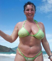 Voyeur candid beach amteur mature swimsuit frauen am strand