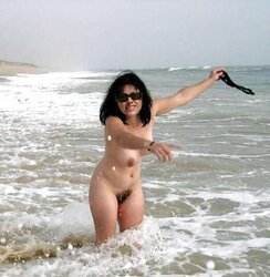 088 Bare on the beach Desnudas en la playa