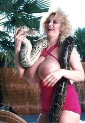 Vintage Big-Boobed Ladies Chessie Moore