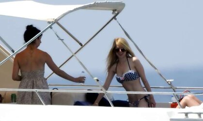 Avril Lavigne bathing suit again in St Tropez