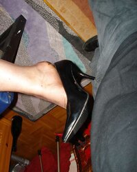Her uber-cute gams and soles in nylons