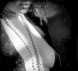 Chicks in Pearls