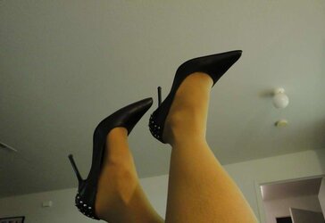 Gams, Stockings, and High-Heeled Slippers!!