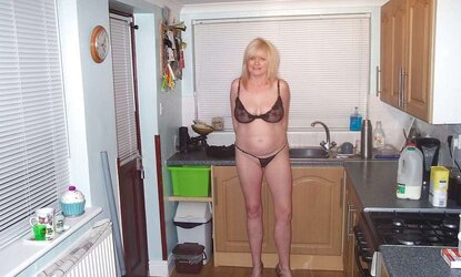 UK Inexperienced Bi-Atch Mummy Samantha
