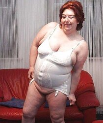 Mum wears her girdle for hookup