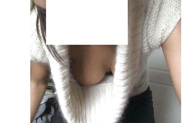 Sate Comment:24yo co-workers booty and clevage