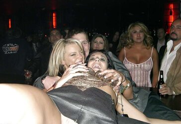 Soiree femmes demonstrating baps on a night out