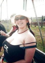 Dressed boobs (Titten bekleidet)