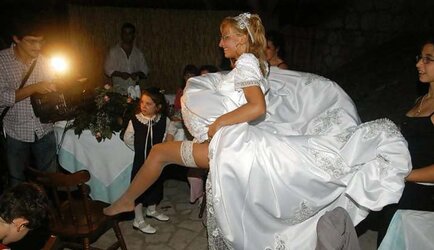 Unclothing inexperienced bride