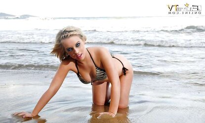 Hannah Martin - On The Beach