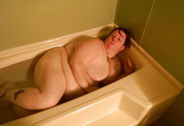 Piggy in bath