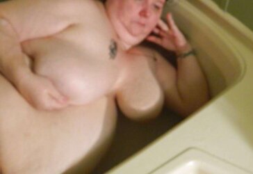 Piggy in bath