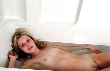 nineteen y.o. Daniela in the bathtube - N. C.