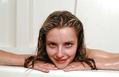 nineteen y.o. Daniela in the bathtube - N. C.