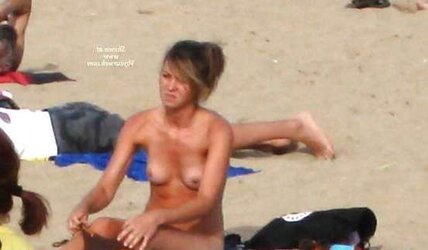 Beach unwrapping, unwrap or getting naked