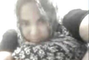 Webcam on arab hijab grl! she is paki niqab with jilbab