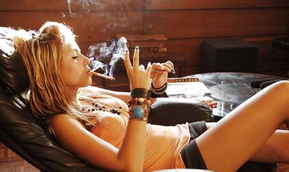 Smoking Fetish Diva JoannaQ