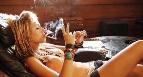 Smoking Fetish Diva JoannaQ