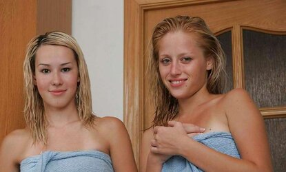 2 teenagers take their towels off and flash their youthful bods
