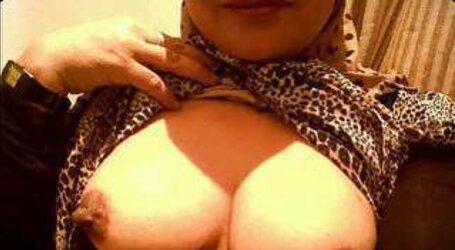 Malay MUMMY Mature Tudung Boobies
