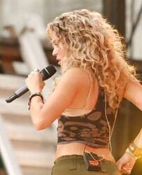 Shakira super-steamy butt