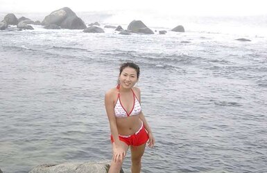 Fledgling Korea gf Naked and Bathing Suit Image