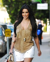 Kim Kardashian Shops On Melrose Blvd