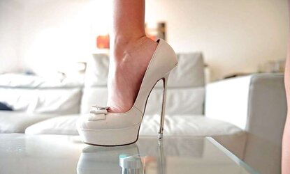 French teenslut sells her dimarni high high-heeled slippers