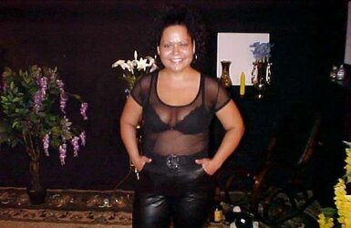 Mega-Slut from Cuba gargles Johny - images by Violett