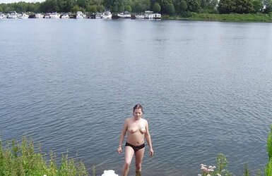 Nicole Berghaus aus Gelsenkirchen nackt outdoor