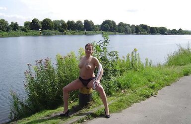 Nicole Berghaus aus Gelsenkirchen nackt outdoor