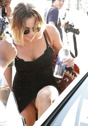 Miley Cyrus - Without Panties Upskirt Showcases Fuckbox Bomb In Publi