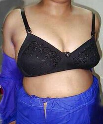 Mature indian aunty boobshow