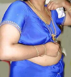 Mature indian aunty boobshow