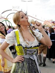 Oktoberfest (The Dolls from Bavaria.)