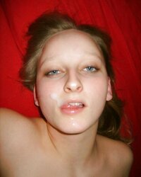 AMATEURE - LIGHT-HAIRED POSING, DEEP-THROATING
