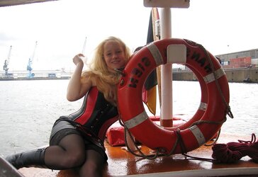 MY BELOVED DAME.....SHIPPING IN HAMBURG