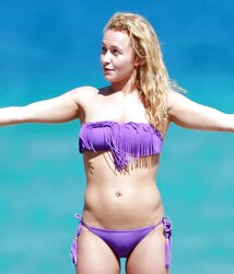 Hayden Panettiere - At the beach in Miami three-31-13 l Spits