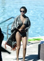 Selena Gomez super torrid bathing suit