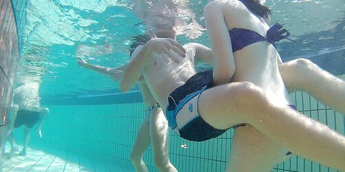Underwater femmes