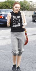 Miley Cyrus going to a gym in Toluca Lake