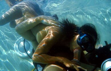 Romp underwater Vagina Cum-Shot