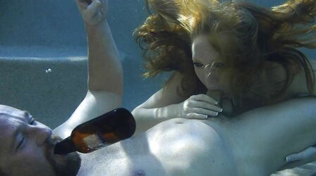Romp underwater Vagina Cum-Shot