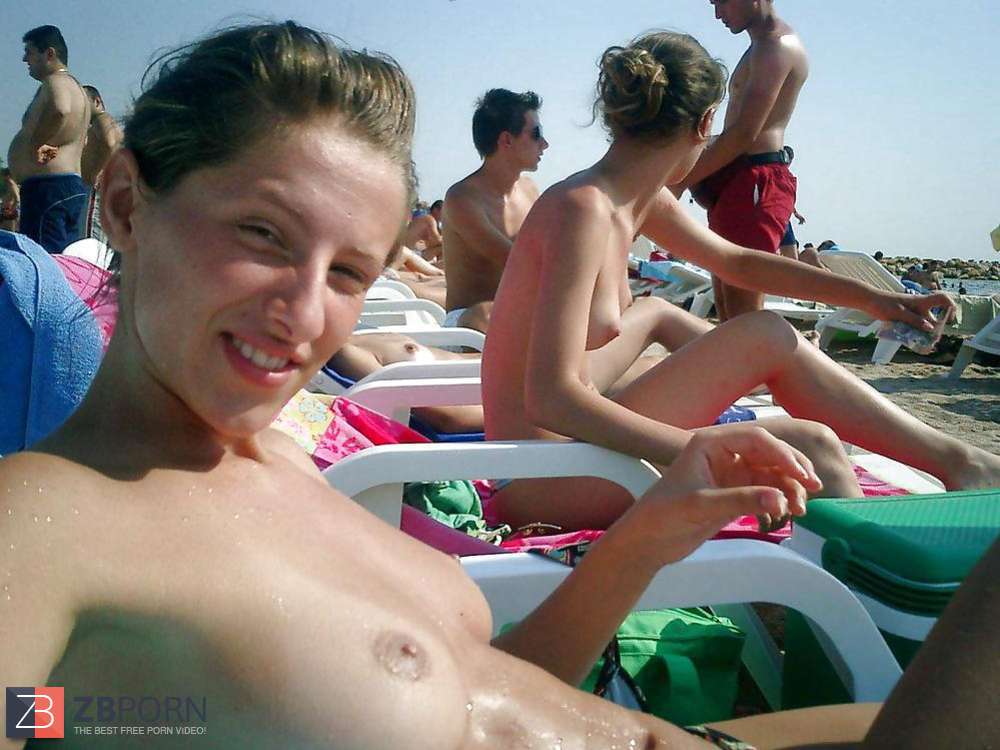 Nackt brüste am strand