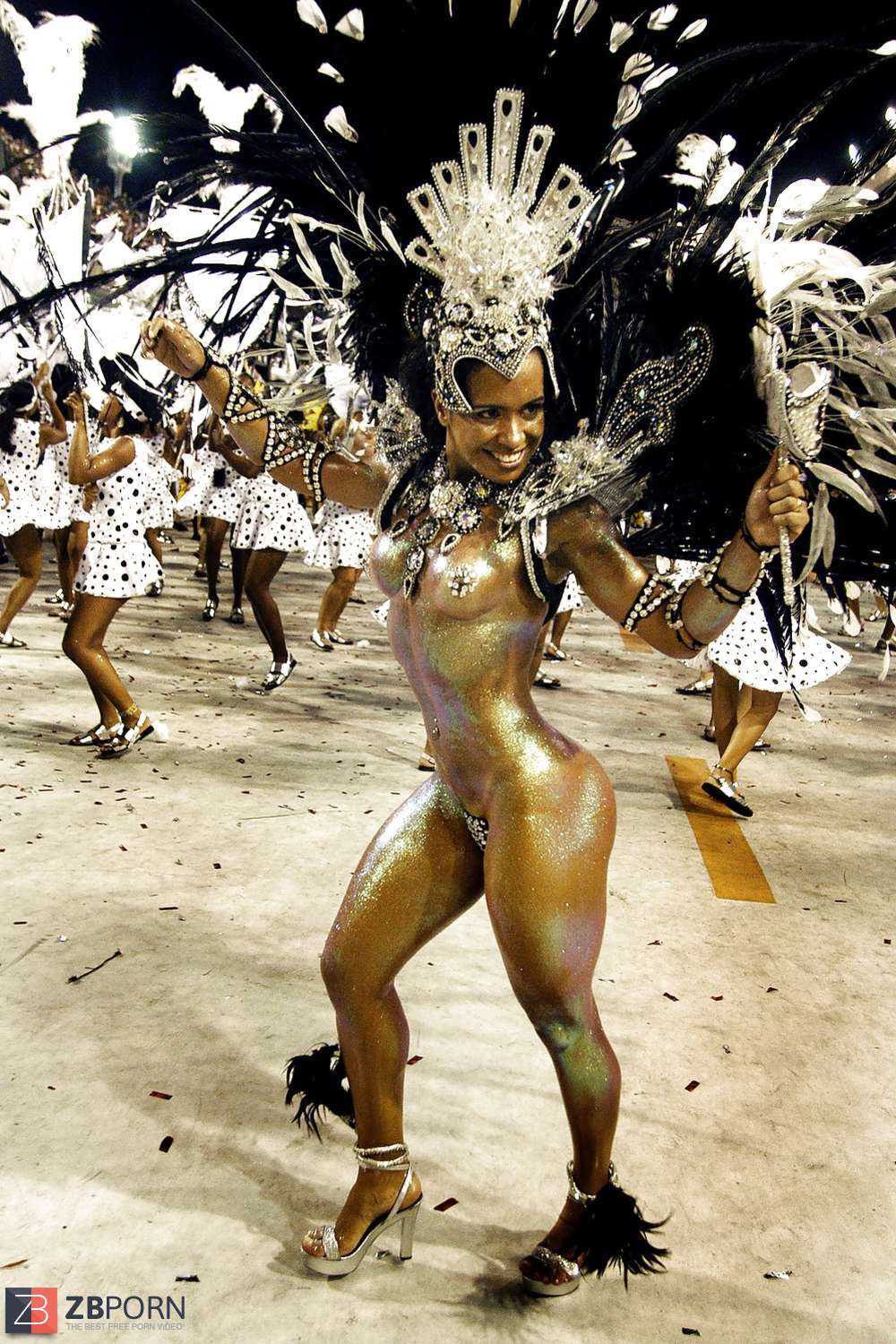фото голая карнавал в бразилия фото 113