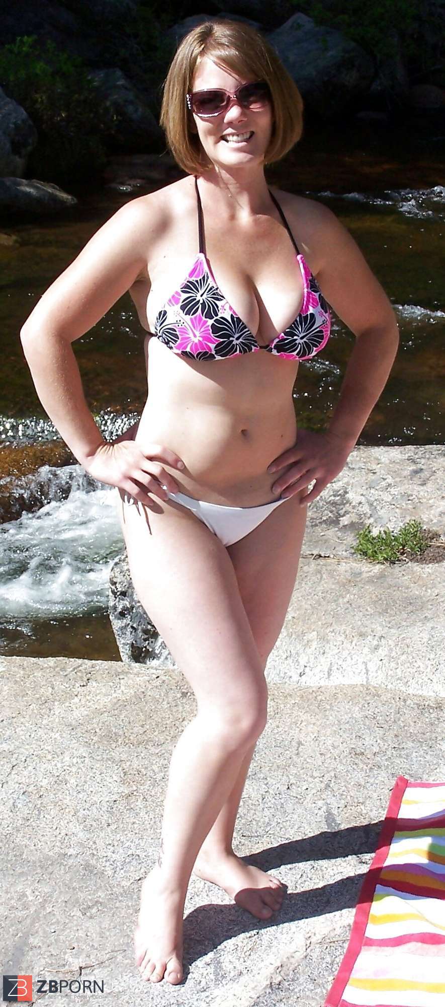 Teen girls swimsuit mounds - Porno photo