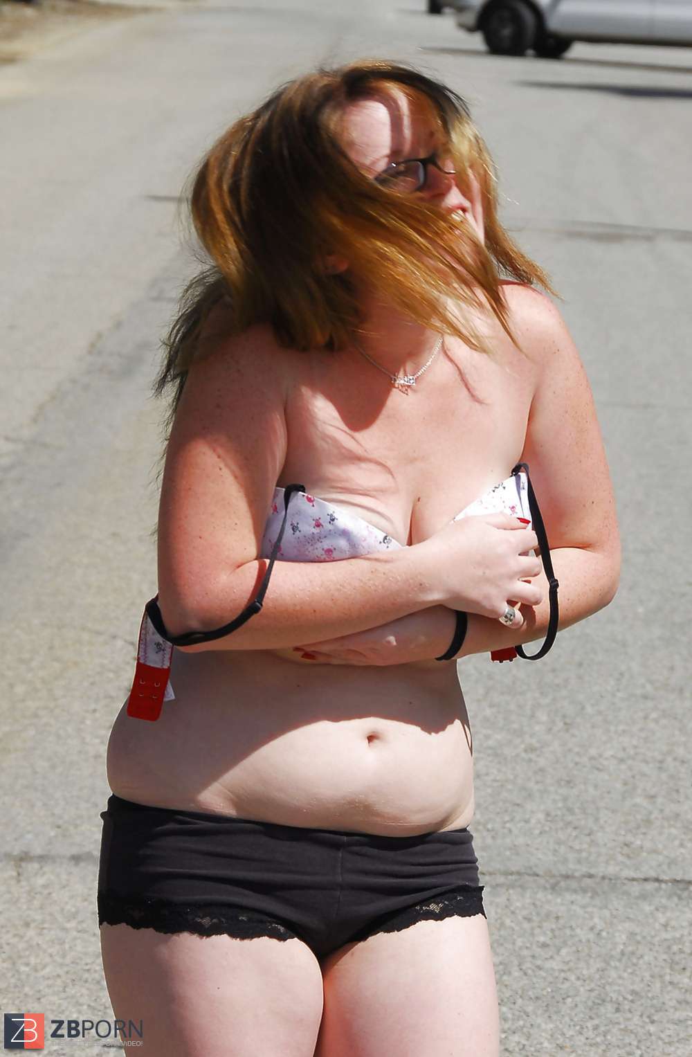 CANDID voyeur teenager upskirt undies displaying public bra-stuffers