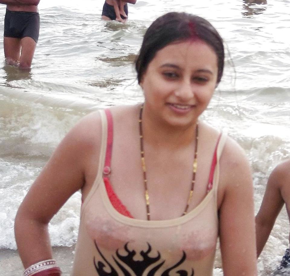 Indian Women Bathing At Sea Ganga Zb Porn 